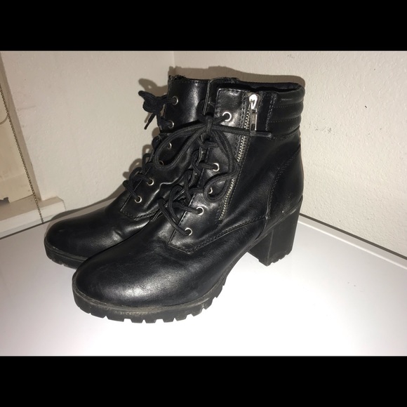 Black heels - Picture 2 of 5